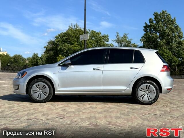 Серый Фольксваген e-Golf, объемом двигателя 0 л и пробегом 77 тыс. км за 10500 $, фото 1 на Automoto.ua