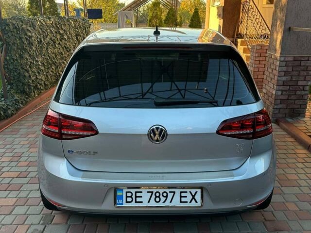 Серый Фольксваген e-Golf, объемом двигателя 0 л и пробегом 39 тыс. км за 12000 $, фото 3 на Automoto.ua