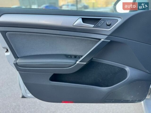 Сірий Фольксваген e-Golf, об'ємом двигуна 0 л та пробігом 101 тис. км за 8999 $, фото 27 на Automoto.ua