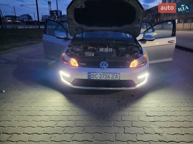 Серый Фольксваген e-Golf, объемом двигателя 0 л и пробегом 98 тыс. км за 9300 $, фото 5 на Automoto.ua