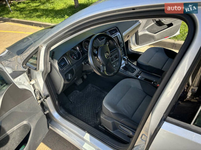 Серый Фольксваген e-Golf, объемом двигателя 0 л и пробегом 65 тыс. км за 10500 $, фото 16 на Automoto.ua