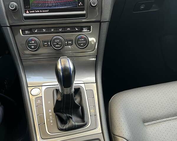 Сірий Фольксваген e-Golf, об'ємом двигуна 0 л та пробігом 63 тис. км за 16750 $, фото 8 на Automoto.ua