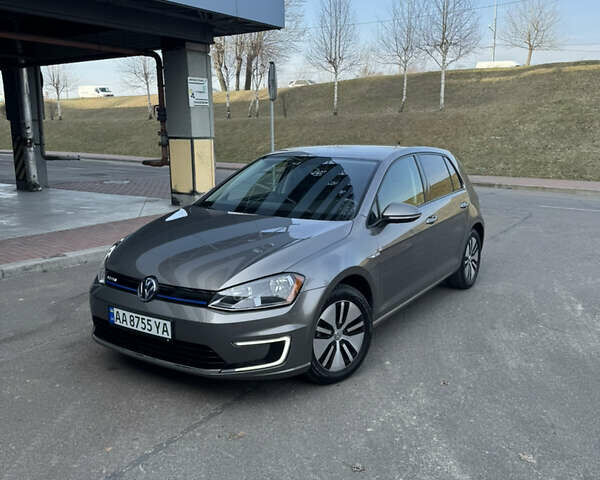 Серый Фольксваген e-Golf, объемом двигателя 0 л и пробегом 80 тыс. км за 9000 $, фото 4 на Automoto.ua