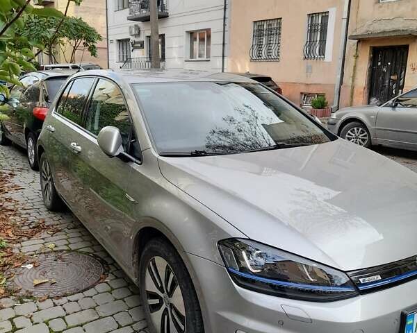 Серый Фольксваген e-Golf, объемом двигателя 0 л и пробегом 70 тыс. км за 11500 $, фото 2 на Automoto.ua