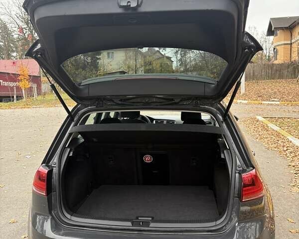 Серый Фольксваген e-Golf, объемом двигателя 0 л и пробегом 96 тыс. км за 9100 $, фото 22 на Automoto.ua
