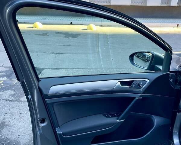 Серый Фольксваген e-Golf, объемом двигателя 0 л и пробегом 119 тыс. км за 10700 $, фото 18 на Automoto.ua