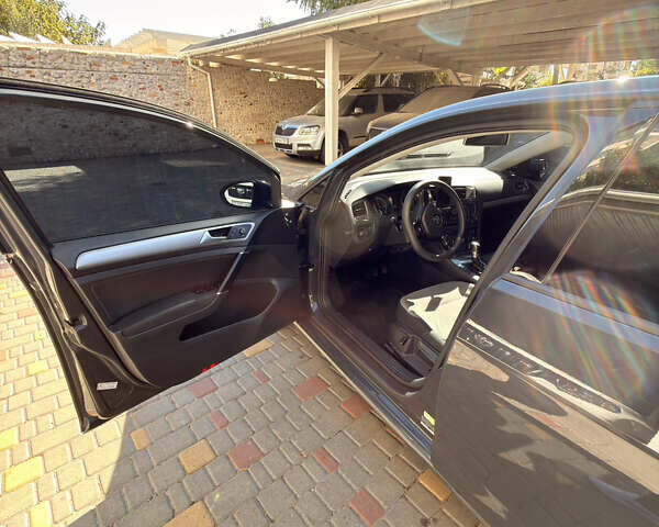 Серый Фольксваген e-Golf, объемом двигателя 0 л и пробегом 165 тыс. км за 8800 $, фото 16 на Automoto.ua