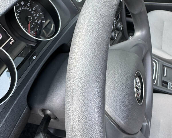 Серый Фольксваген e-Golf, объемом двигателя 0 л и пробегом 80 тыс. км за 9000 $, фото 9 на Automoto.ua
