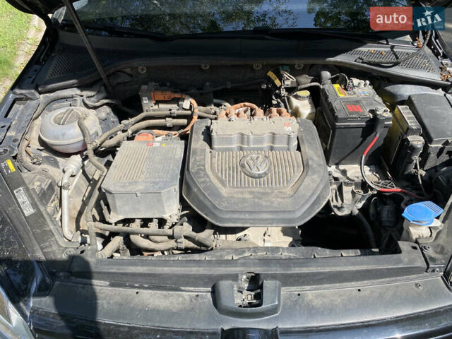 Серый Фольксваген e-Golf, объемом двигателя 0 л и пробегом 73 тыс. км за 8900 $, фото 24 на Automoto.ua