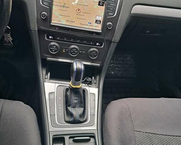 Серый Фольксваген e-Golf, объемом двигателя 0 л и пробегом 140 тыс. км за 9200 $, фото 13 на Automoto.ua
