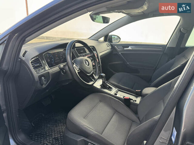 Серый Фольксваген e-Golf, объемом двигателя 0 л и пробегом 120 тыс. км за 12000 $, фото 8 на Automoto.ua