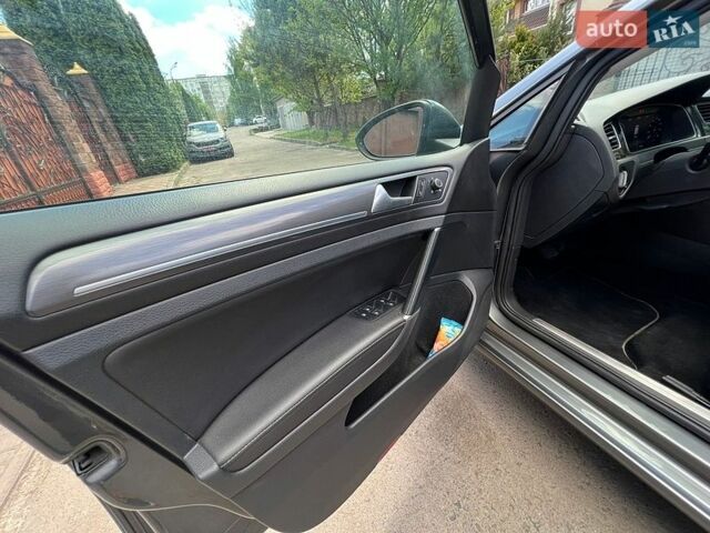Серый Фольксваген e-Golf, объемом двигателя 0 л и пробегом 88 тыс. км за 13699 $, фото 14 на Automoto.ua