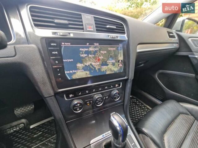 Серый Фольксваген e-Golf, объемом двигателя 0 л и пробегом 133 тыс. км за 12200 $, фото 38 на Automoto.ua