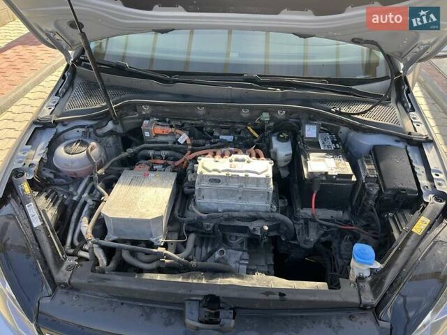 Серый Фольксваген e-Golf, объемом двигателя 0 л и пробегом 124 тыс. км за 12600 $, фото 21 на Automoto.ua