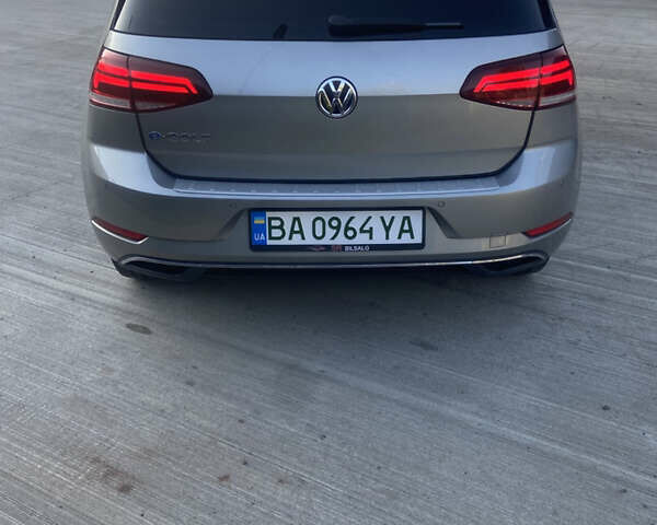 Серый Фольксваген e-Golf, объемом двигателя 0 л и пробегом 135 тыс. км за 14500 $, фото 8 на Automoto.ua