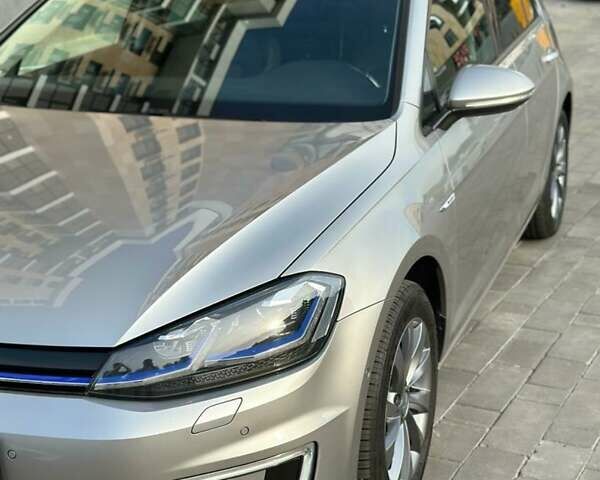Серый Фольксваген e-Golf, объемом двигателя 0 л и пробегом 125 тыс. км за 14999 $, фото 2 на Automoto.ua