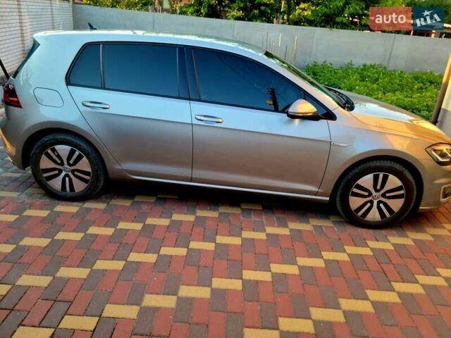 Серый Фольксваген e-Golf, объемом двигателя 0 л и пробегом 89 тыс. км за 17300 $, фото 20 на Automoto.ua