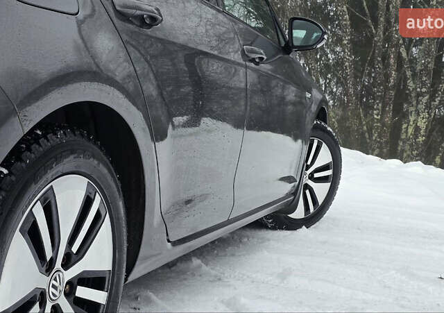 Серый Фольксваген e-Golf, объемом двигателя 0 л и пробегом 159 тыс. км за 12499 $, фото 16 на Automoto.ua