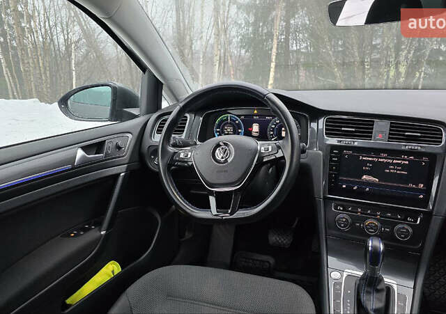 Серый Фольксваген e-Golf, объемом двигателя 0 л и пробегом 159 тыс. км за 12499 $, фото 25 на Automoto.ua