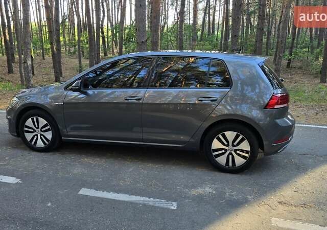 Серый Фольксваген e-Golf, объемом двигателя 0 л и пробегом 74 тыс. км за 13900 $, фото 26 на Automoto.ua