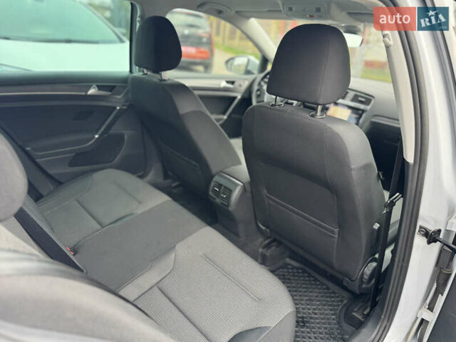 Серый Фольксваген e-Golf, объемом двигателя 0 л и пробегом 207 тыс. км за 11999 $, фото 20 на Automoto.ua