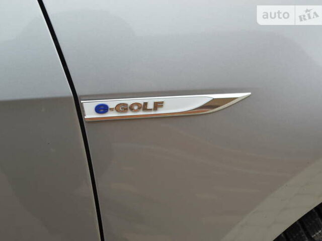 Серый Фольксваген e-Golf, объемом двигателя 0 л и пробегом 63 тыс. км за 15500 $, фото 75 на Automoto.ua