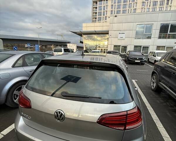 Серый Фольксваген e-Golf, объемом двигателя 0 л и пробегом 46 тыс. км за 15000 $, фото 4 на Automoto.ua