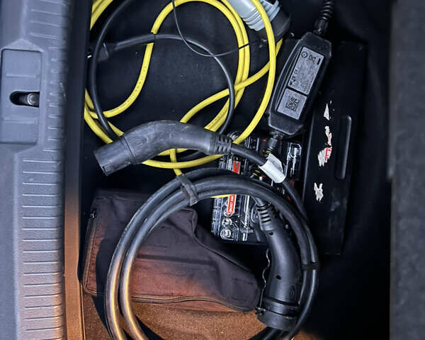 Серый Фольксваген e-Golf, объемом двигателя 0 л и пробегом 103 тыс. км за 15300 $, фото 20 на Automoto.ua