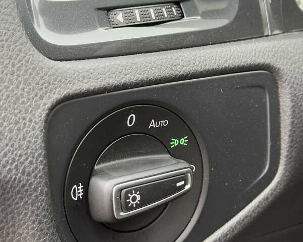 Сірий Фольксваген e-Golf, об'ємом двигуна 0 л та пробігом 161 тис. км за 13100 $, фото 25 на Automoto.ua