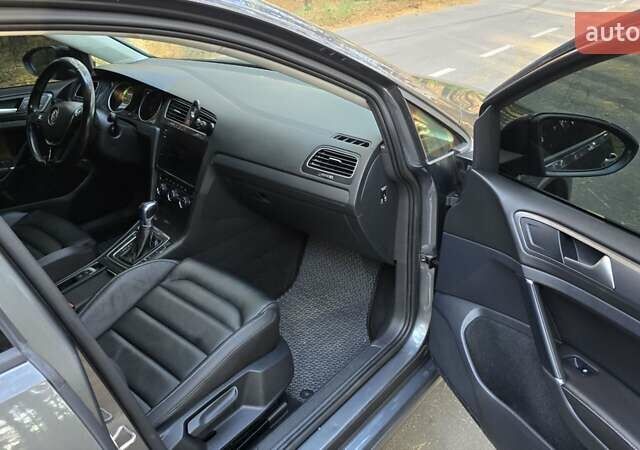 Серый Фольксваген e-Golf, объемом двигателя 0 л и пробегом 74 тыс. км за 13900 $, фото 19 на Automoto.ua