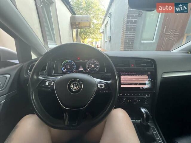 Серый Фольксваген e-Golf, объемом двигателя 0 л и пробегом 103 тыс. км за 15300 $, фото 5 на Automoto.ua