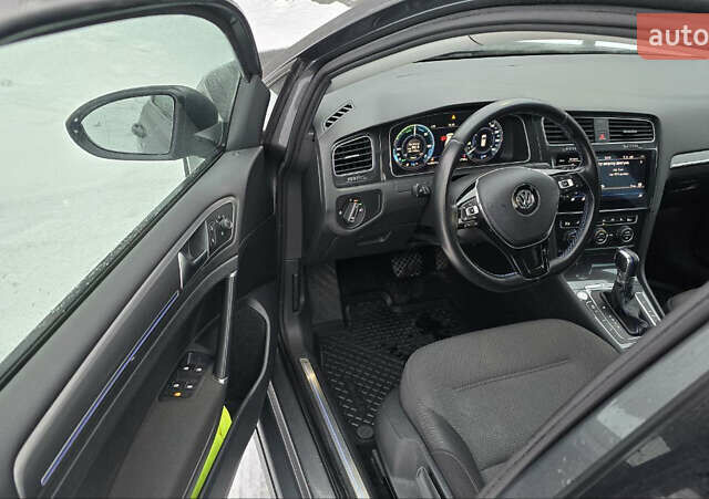 Серый Фольксваген e-Golf, объемом двигателя 0 л и пробегом 159 тыс. км за 12499 $, фото 22 на Automoto.ua