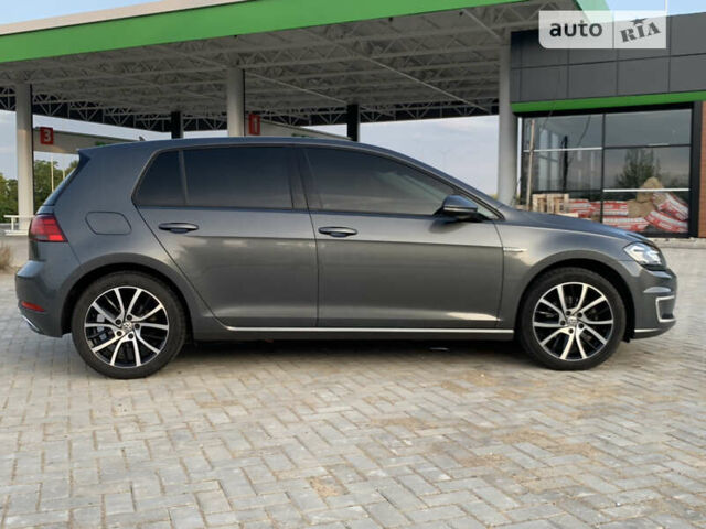 Серый Фольксваген e-Golf, объемом двигателя 0 л и пробегом 109 тыс. км за 14200 $, фото 18 на Automoto.ua