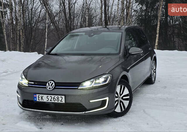 Серый Фольксваген e-Golf, объемом двигателя 0 л и пробегом 159 тыс. км за 12499 $, фото 1 на Automoto.ua