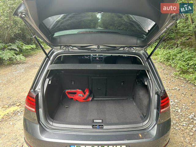 Серый Фольксваген e-Golf, объемом двигателя 0 л и пробегом 250 тыс. км за 12500 $, фото 4 на Automoto.ua