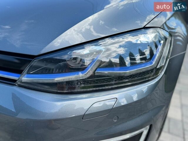 Серый Фольксваген e-Golf, объемом двигателя 0 л и пробегом 119 тыс. км за 13900 $, фото 42 на Automoto.ua