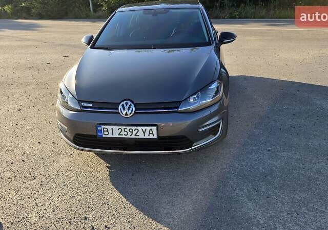 Серый Фольксваген e-Golf, объемом двигателя 0 л и пробегом 74 тыс. км за 13900 $, фото 2 на Automoto.ua
