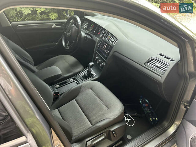 Серый Фольксваген e-Golf, объемом двигателя 0 л и пробегом 250 тыс. км за 12500 $, фото 2 на Automoto.ua