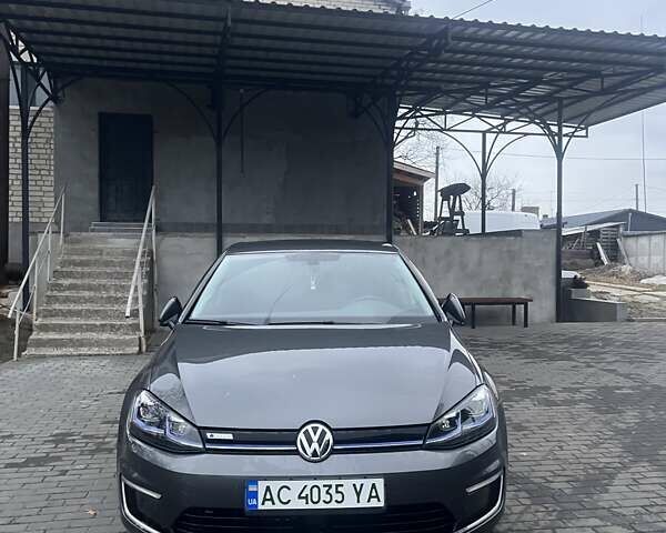Серый Фольксваген e-Golf, объемом двигателя 0 л и пробегом 116 тыс. км за 13199 $, фото 2 на Automoto.ua