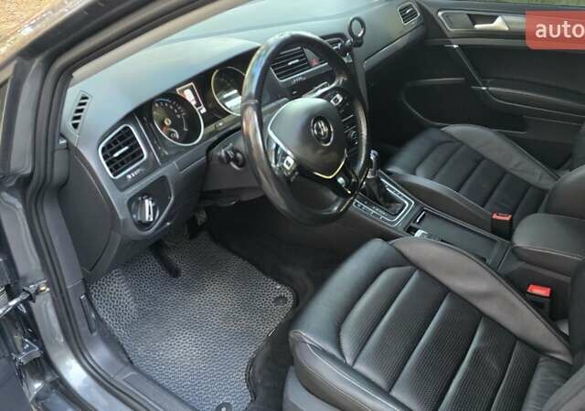 Серый Фольксваген e-Golf, объемом двигателя 0 л и пробегом 74 тыс. км за 13900 $, фото 24 на Automoto.ua