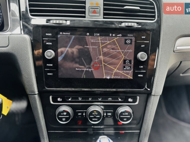 Серый Фольксваген e-Golf, объемом двигателя 0 л и пробегом 145 тыс. км за 10500 $, фото 26 на Automoto.ua