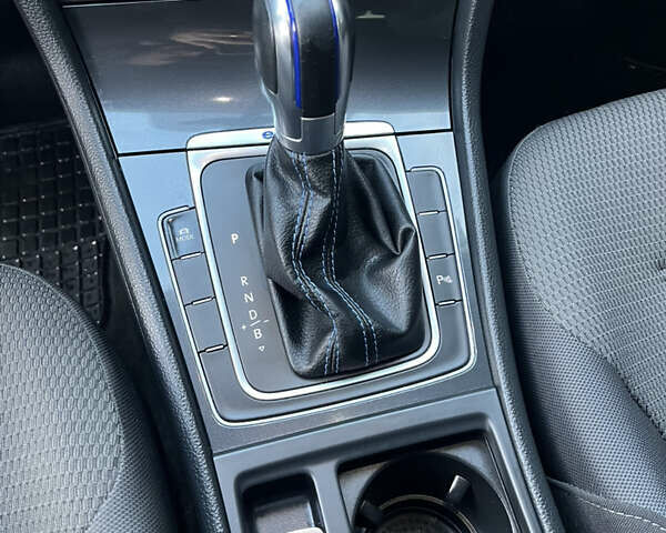 Серый Фольксваген e-Golf, объемом двигателя 0 л и пробегом 114 тыс. км за 12500 $, фото 21 на Automoto.ua