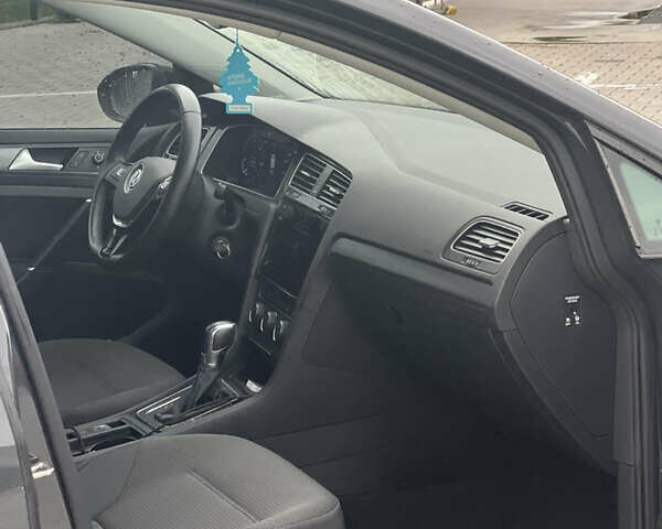 Серый Фольксваген e-Golf, объемом двигателя 0 л и пробегом 57 тыс. км за 14800 $, фото 5 на Automoto.ua