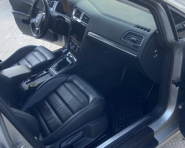 Серый Фольксваген e-Golf, объемом двигателя 0 л и пробегом 135 тыс. км за 14500 $, фото 13 на Automoto.ua