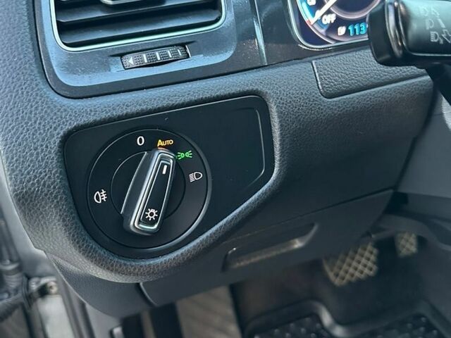Серый Фольксваген e-Golf, объемом двигателя 0 л и пробегом 140 тыс. км за 12999 $, фото 42 на Automoto.ua