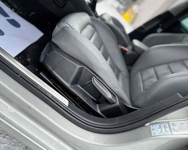 Серый Фольксваген e-Golf, объемом двигателя 0 л и пробегом 148 тыс. км за 12350 $, фото 57 на Automoto.ua