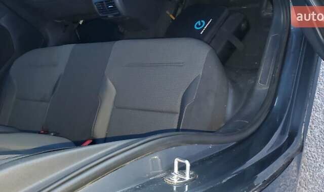 Серый Фольксваген e-Golf, объемом двигателя 0 л и пробегом 150 тыс. км за 11900 $, фото 12 на Automoto.ua