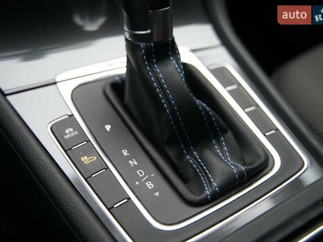 Серый Фольксваген e-Golf, объемом двигателя 0 л и пробегом 28 тыс. км за 12900 $, фото 21 на Automoto.ua