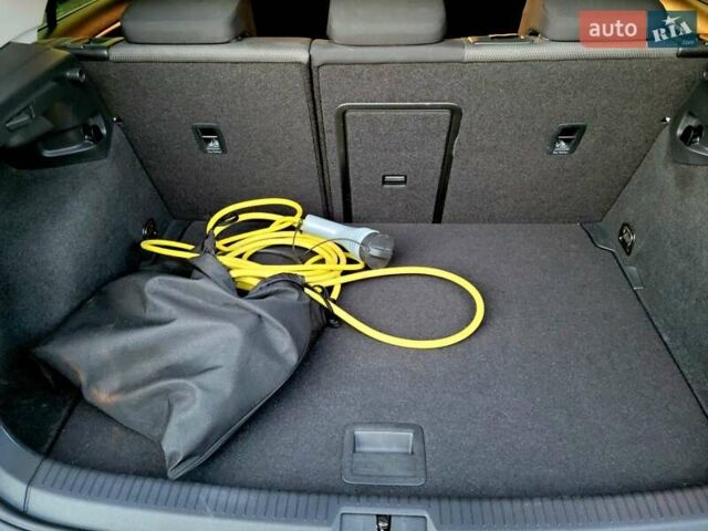 Серый Фольксваген e-Golf, объемом двигателя 0 л и пробегом 89 тыс. км за 17300 $, фото 7 на Automoto.ua