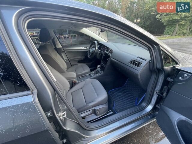 Серый Фольксваген e-Golf, объемом двигателя 0 л и пробегом 63 тыс. км за 15000 $, фото 7 на Automoto.ua
